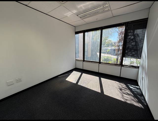 224M² OFFICE TO LET IN PARKTOWN